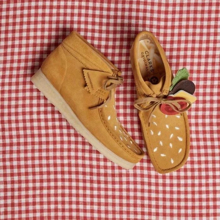 Clarks Unisex Wallabee Boot Tan Embroidery Boots Tan Embroidery MenWomen Wallabees