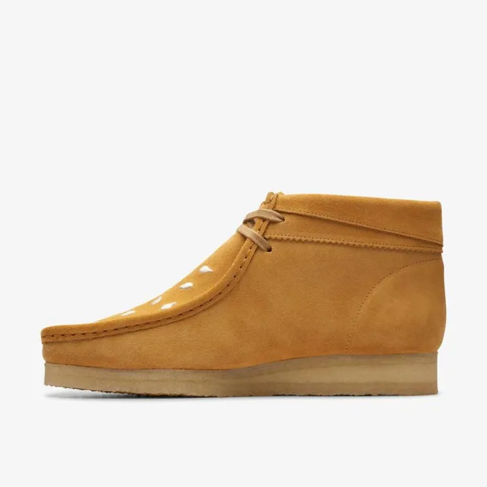 Clarks Unisex Wallabee Boot Tan Embroidery Boots Tan Embroidery MenWomen Wallabees