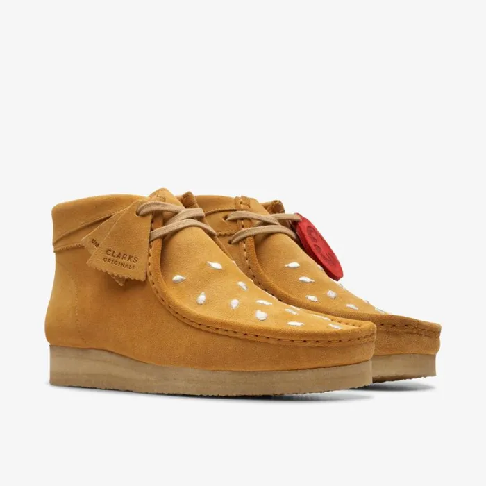 Clarks Unisex Wallabee Boot Tan Embroidery Boots Tan Embroidery MenWomen Wallabees