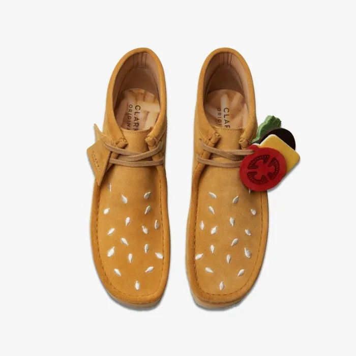 Clarks Unisex Wallabee Boot Tan Embroidery Boots Tan Embroidery MenWomen Wallabees
