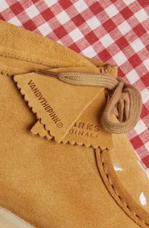 Clarks Unisex Wallabee Boot Tan Embroidery Boots Tan Embroidery MenWomen Wallabees