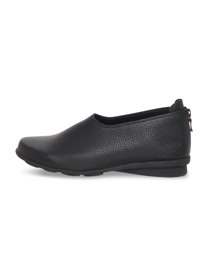 Denako slip on Denako slip on