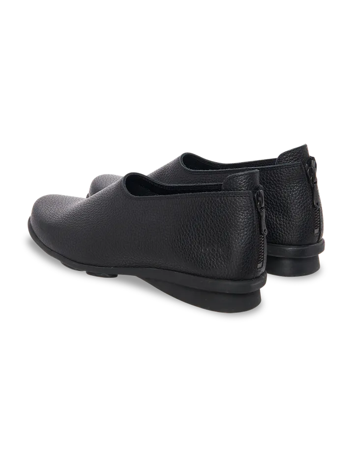 Denako slip on Denako slip on
