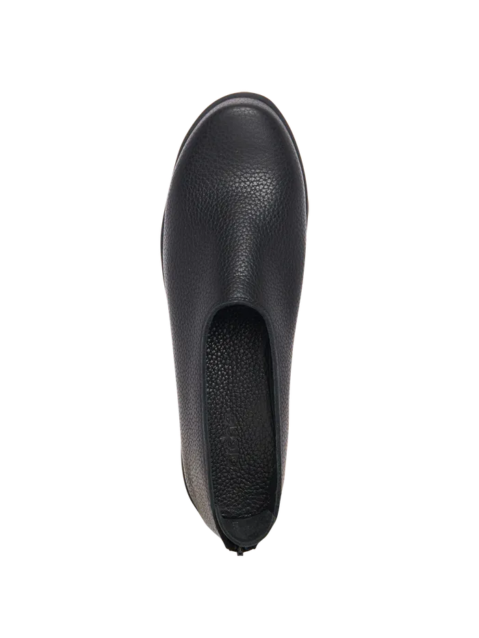 Denako slip on Denako slip on