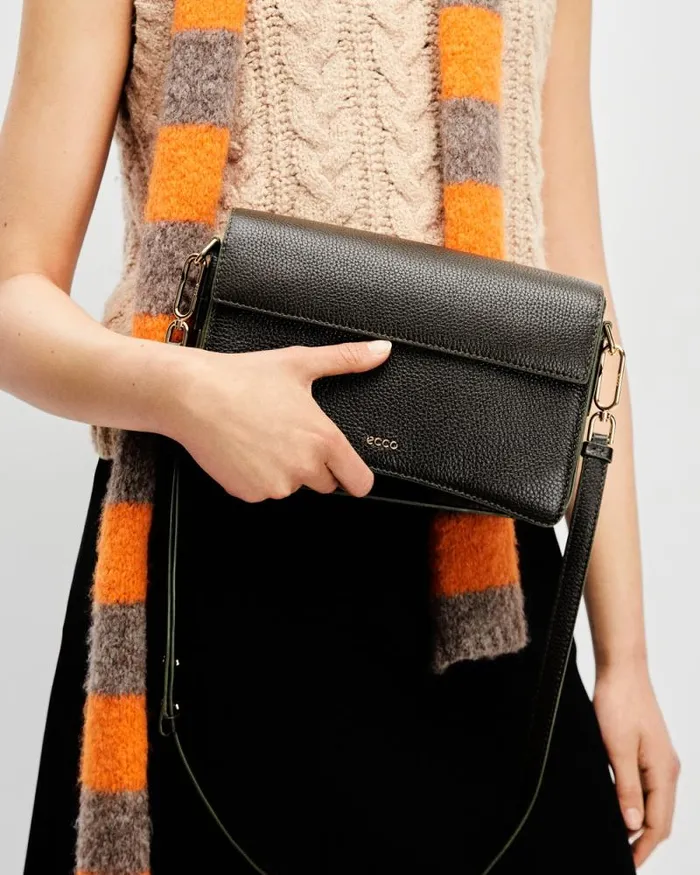Ecco Crossbody and Shoulder Bags Bags and Accessories ECCO Pinch Large Pebbled Beige Ecco Crossbody and Shoulder Bags Bags and Accessories ECCO Pinch Large Pebbled Beige