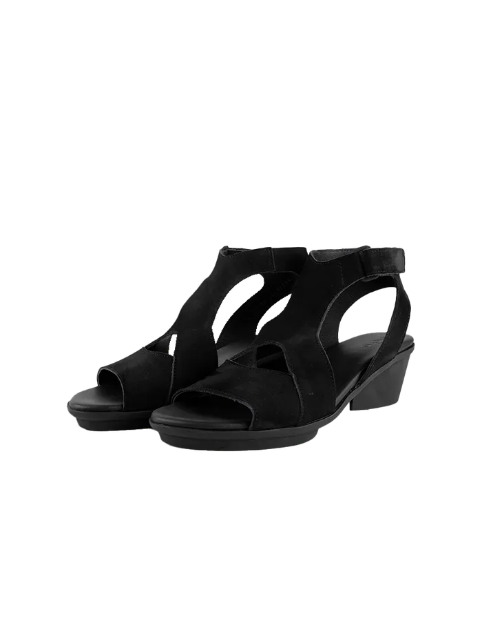 Jaymaa sandals