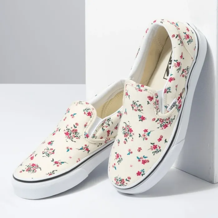 MenWomen Vans Ditsy Floral Classic SlipOn Classic WhiteTrue White Classics Shoes MenWomen Vans Ditsy Floral Classic SlipOn Classic WhiteTrue White Classics Shoes