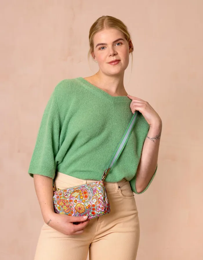 Oilily Shoulder Bags Bags Xena Shoulder Bag Petal Park Paisleysurf Spray Oilily Shoulder Bags Bags Xena Shoulder Bag Petal Park Paisleysurf Spray