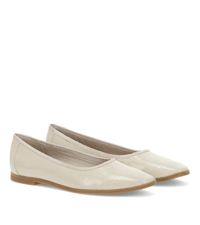 Women Baretraps Dress Shoes Tania Casual Flat Ivory Women Baretraps Dress Shoes Tania Casual Flat Ivory