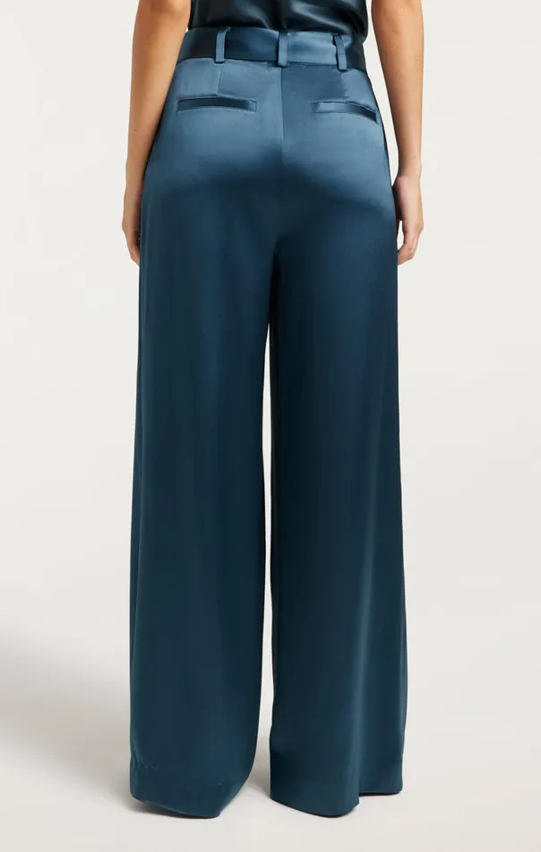 Women Cinq Sept Bottoms Shauna Pant Smooth Satin Onyx