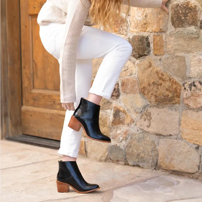 Women Dari Boot Black Nisolo Heels