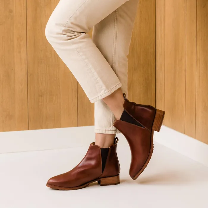 Women Eva Everyday Chelsea Boot Auburn Nisolo Boots