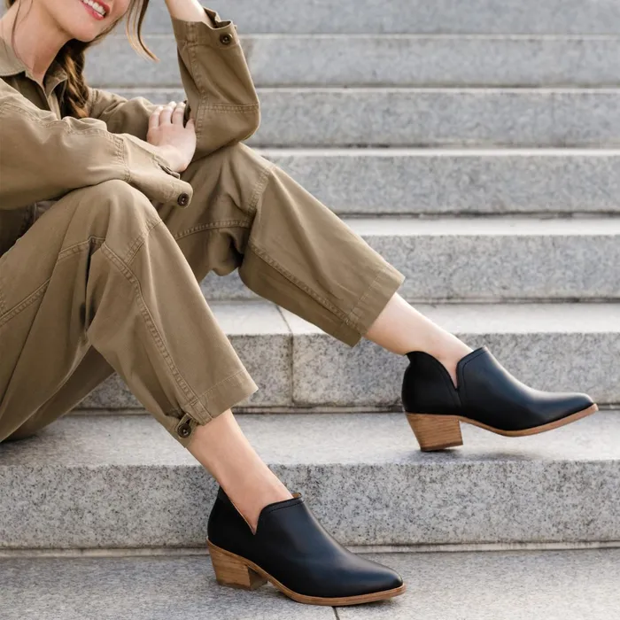 Women Mia Everyday Ankle Bootie Black Nisolo Boots